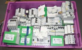 1 x Tub of Circuit Breakers - Ref: C686 - CL816 - Location: Birmingham, B45Collection