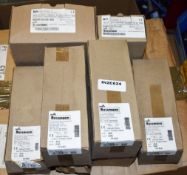 8 x Bussmann Boxed Items - HRC Fuselinks And Combi-Indicators - Ref: C624 - CL816 - Location: Birmin