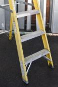1 x Fibreglass Site Ladder With 5 Treads - Suitable For Working Around Thermal or Electrical Dangers