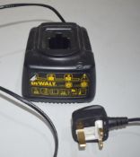 1 x DEWALT De9108 Battery Charger - Ref: DS7560 ALT - CL816 - Location: Altrincham WA14