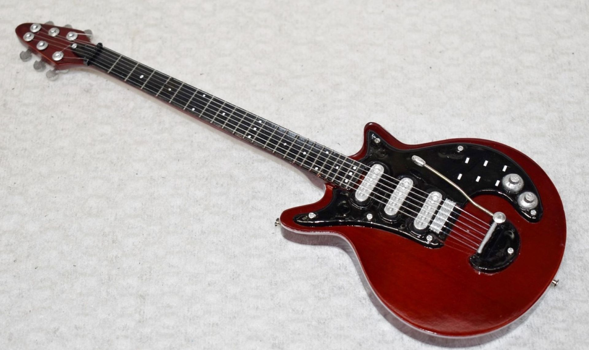 1 x Miniature Hand Made Guitar - Queen Brian May - New & Unused - RRP £35 - Boxed With Guitar Stand - Image 3 of 7