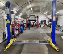 1 x Liftmaster LM3500 Two Post Vehicle Lift With 3500kgs Lift Capacity