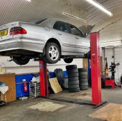 Contents of an Independent Car Servicing & Auto Repair Centre - Vehicle Lift, Tyre Changer, Wheel Balancer & More - Plus Industrial Tool Auction