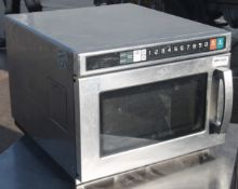 1 x Panasonic Commercial Microwave Oven
