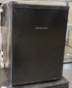 1 x Russell Hobbs Rhttf67B 66 Litre Reversible Doors Table Top Mini Fridge, Black [Energy Class F]