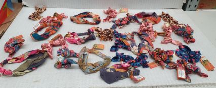 25 x Powder Headbands/Schrunchies - Ref: TCH455 - CL840 - Location: Altrincham WA14