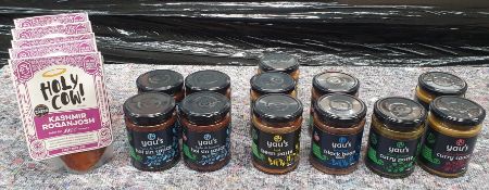 17 x Assorted Curry Products - Holy Cow/Yau's - Ref: TCH438 - CL840 - Location: Altrincham WA14
