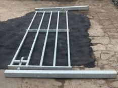 1 x Farm Entrance Galvanised Gate With 2 Galvanised Posts - 152