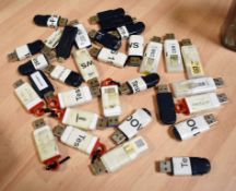 32 x USB Memory Sticks - Ref: AC458 GFITR - CL646 - Location: Manchester, M12
