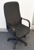 1 x Office Gas Lift Swivel Chair With a Hard Wearing Grey Fabric Upholstery