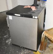 1 x Undercountert Single Solid Door Bottle Cooler