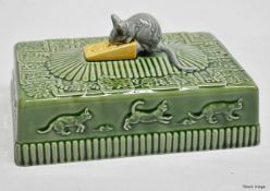 1 x BORDALLO PINHEIRO Rectangular Artisan Earthenware Closh Plate Cover With Mouse Figurine