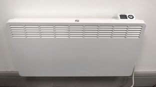1 x Stiebel Eltron 2.0kW Wall Mounted Heater - 240v UK Plug - Type CNS 200