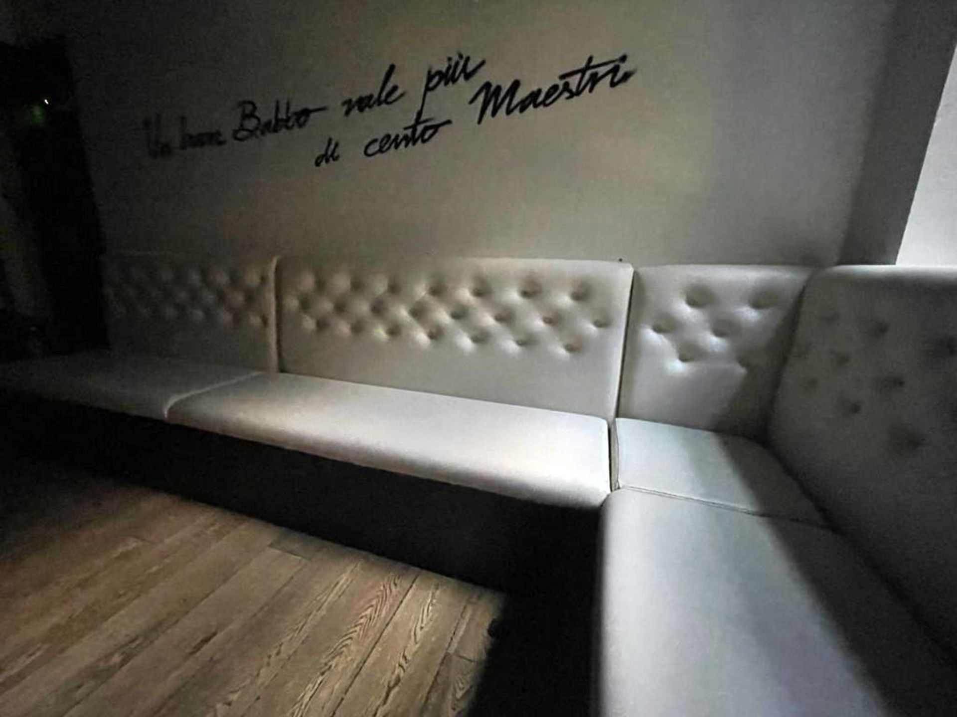 1 x Corner Seating Bench Upholstered in Beige Studded Back Leather Upholstery - Dimensions: 290 x - Image 8 of 10