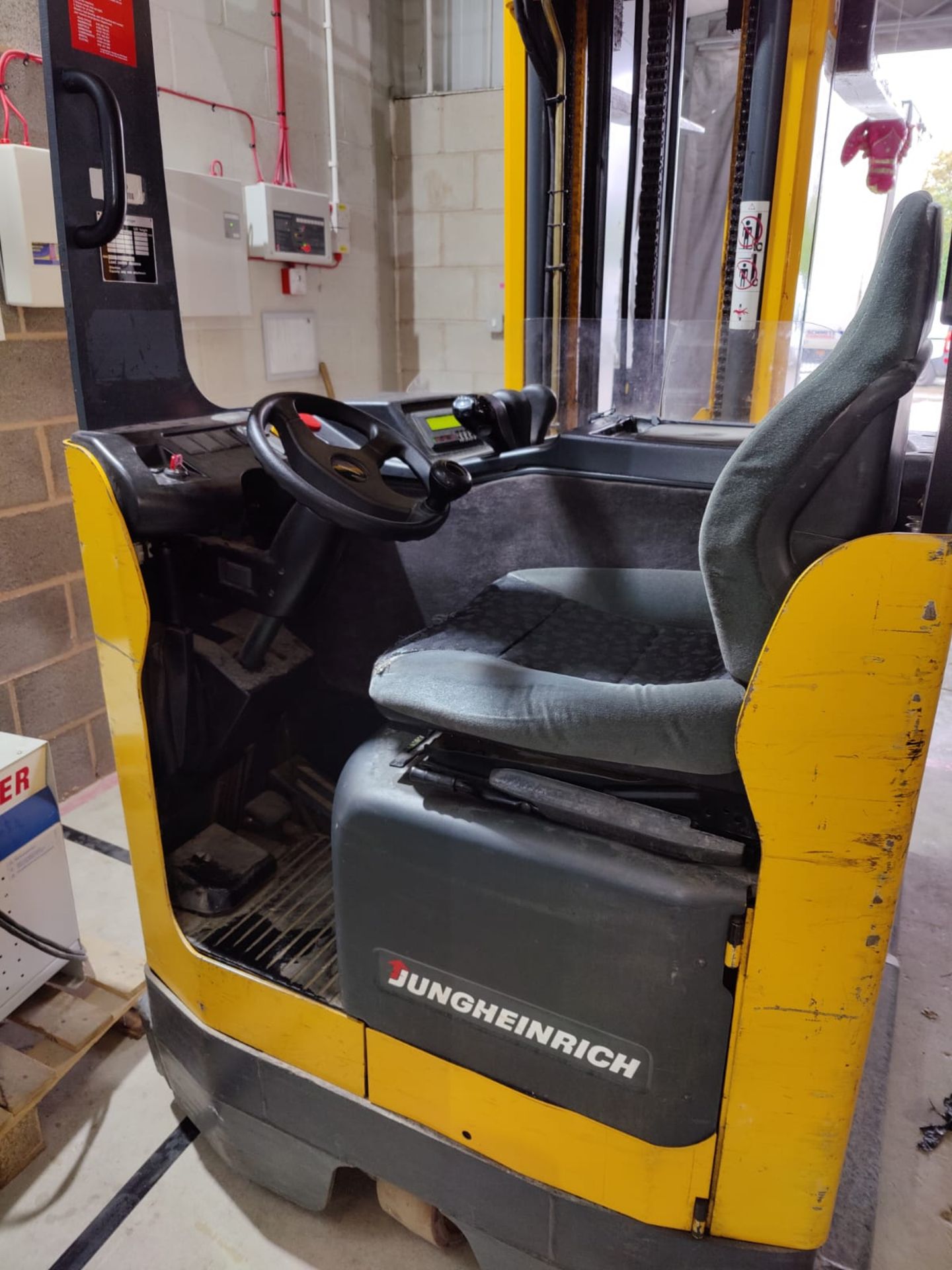 1 x Jungheinrich Electric Forklift Reach Truck - 1 Ton Capacity - 5900mm Lift Height - Image 15 of 36