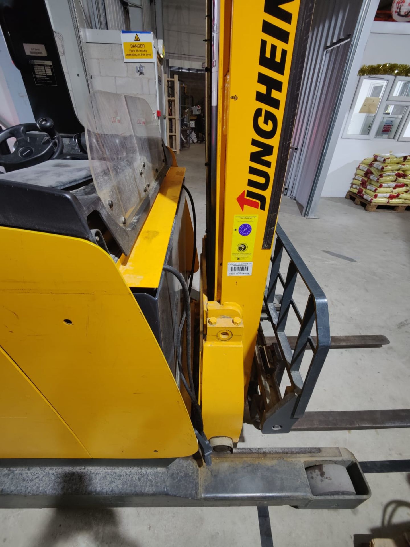 1 x Jungheinrich Electric Forklift Reach Truck - 1 Ton Capacity - 5900mm Lift Height - Image 26 of 36
