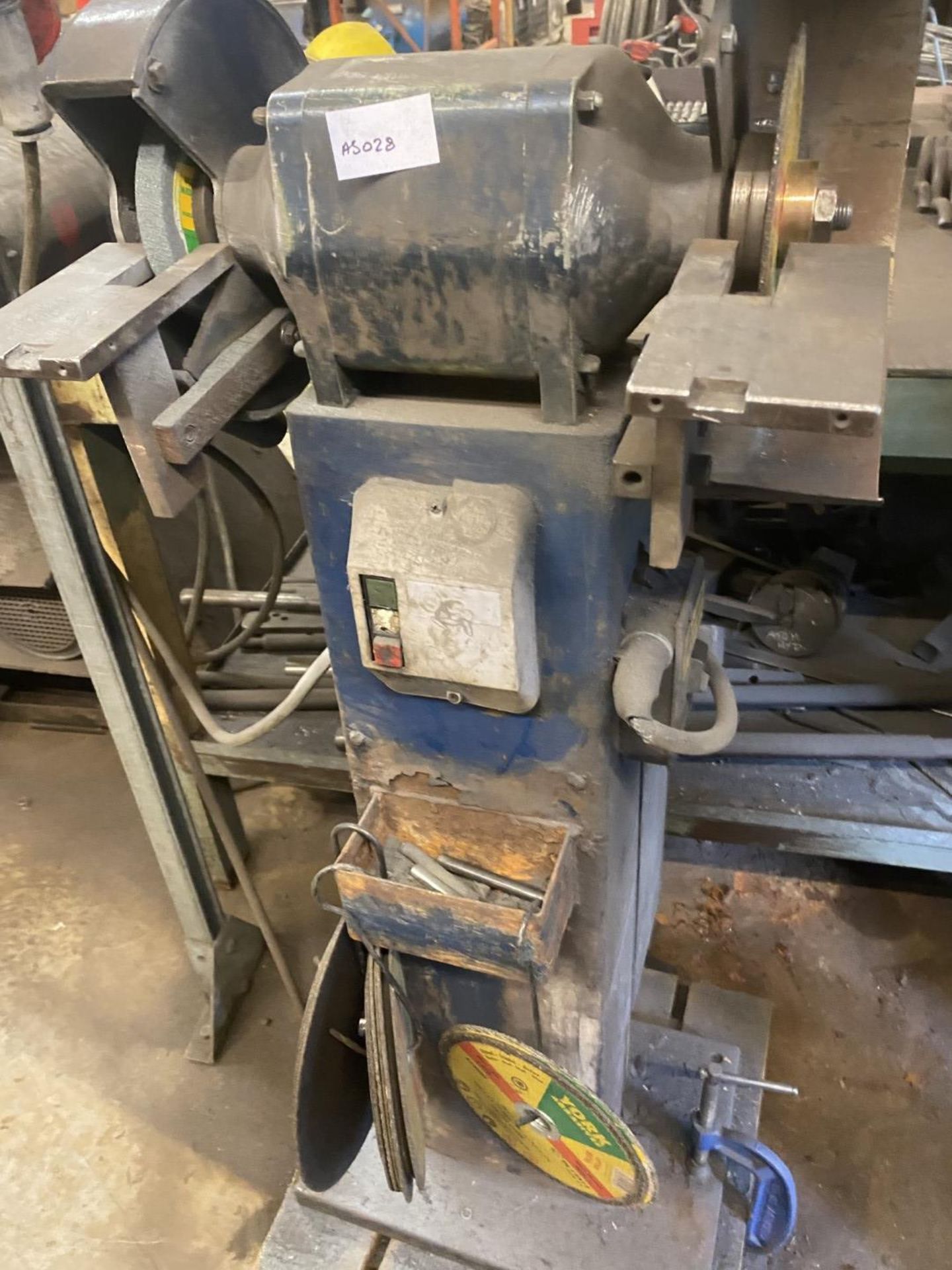 1 x Freestanding Twin Wheel Grinding Unit With Spare Discs - Image 2 of 2