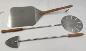 1 x DELIVITA Pizza Peel, Prod & Blow And Pizza Turner - New/Unused - RRP £175 - Ref: 7190391/