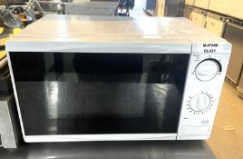 1 x Domestic 700w Microwave Oven
