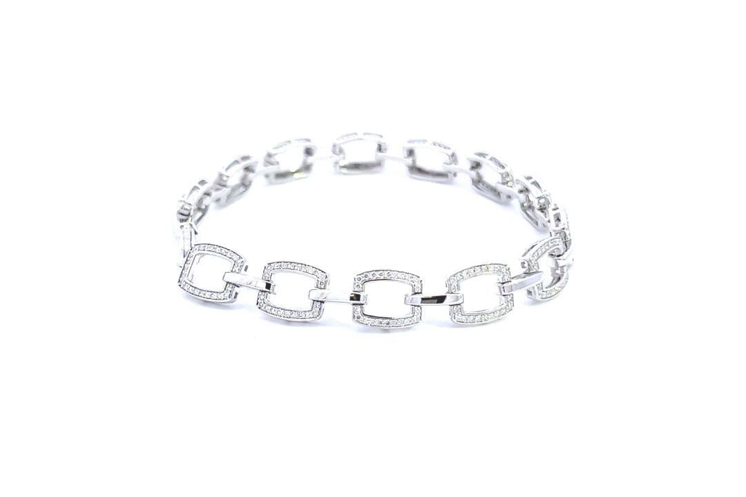 RRP-£6500.00 18K WHITE GOLD LADIES DIAMOND BRACELET, SET WITH ONE HUNDRED AND EIGHTY SIX ROUND BRILL - Image 1 of 4