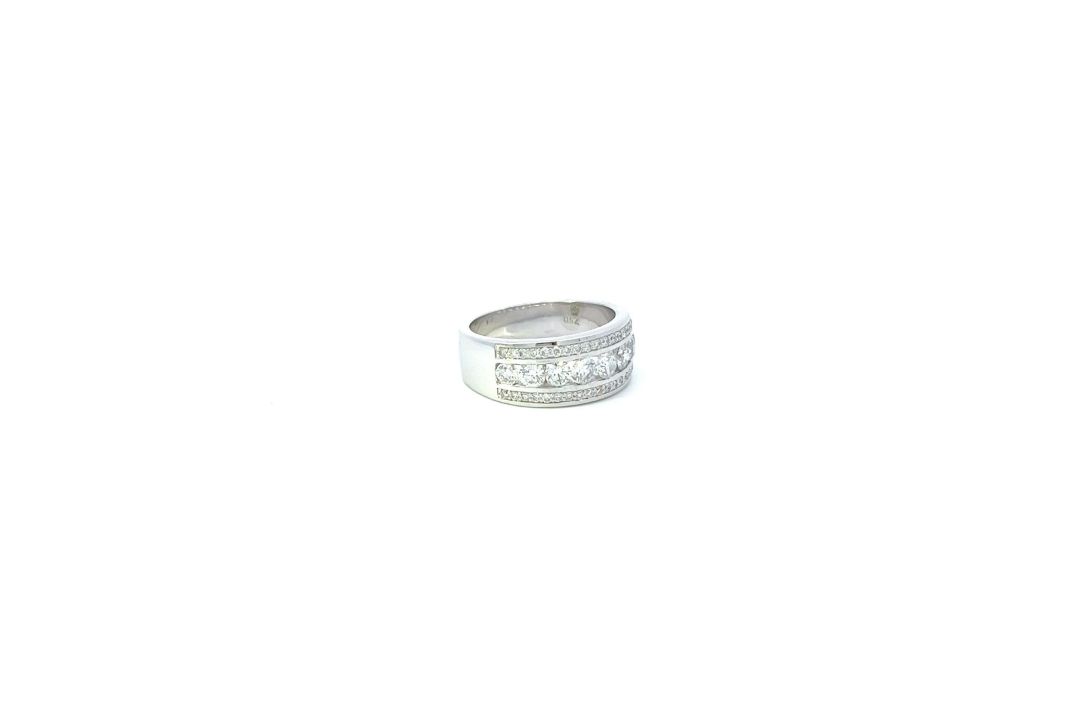 RRP-£6250.00 18K WHITE GOLD LADIES DIAMOND RING, SET WITH 1.19CTS ROUND BRILLIANT CUT DIAMONDS, COLO - Image 2 of 4