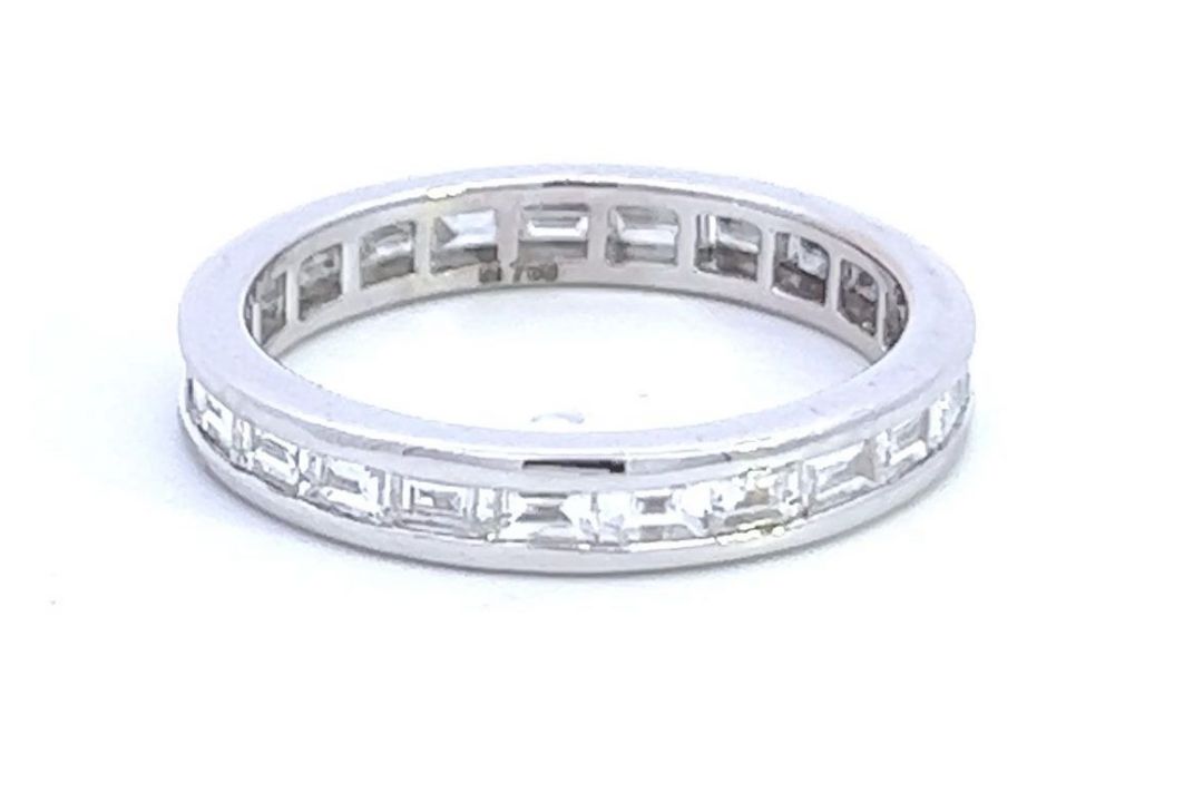 RRP-£5550.00 18K WHITE GOLD DIAMOND BAND, BAGUETTE BRILLIANT CUT DIAMONDS, TOTAL DIAMOND WEIGHT- 1.1 - Image 1 of 2