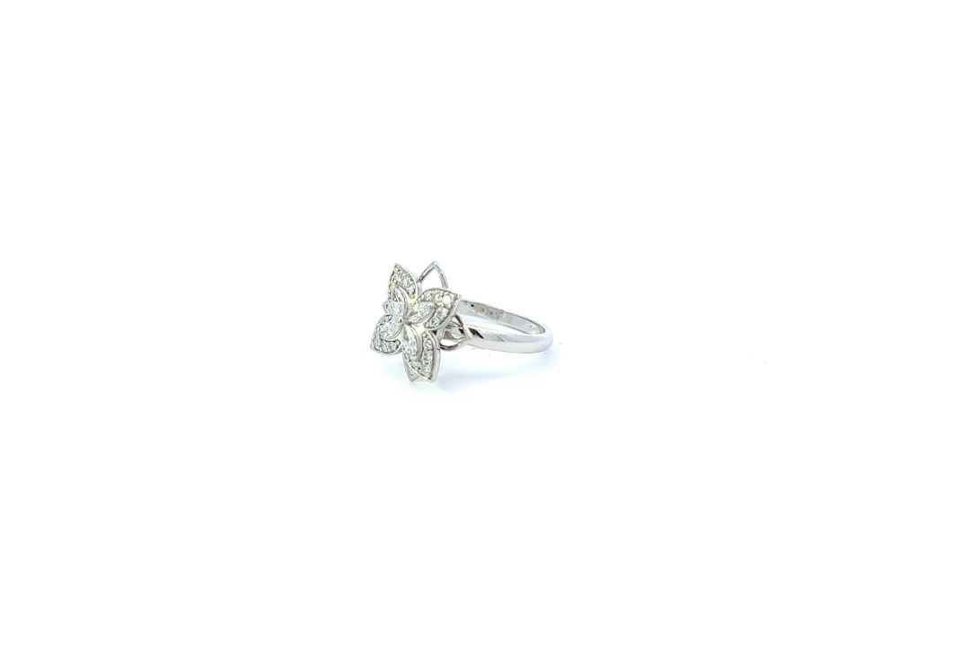 RRP-£4250.00 18K WHITE GOLD DIAMOND RING,SET WITH MARQUISE AND ROUND BRILLIANT CUT DIAMONDS, TOTAL D - Image 3 of 4