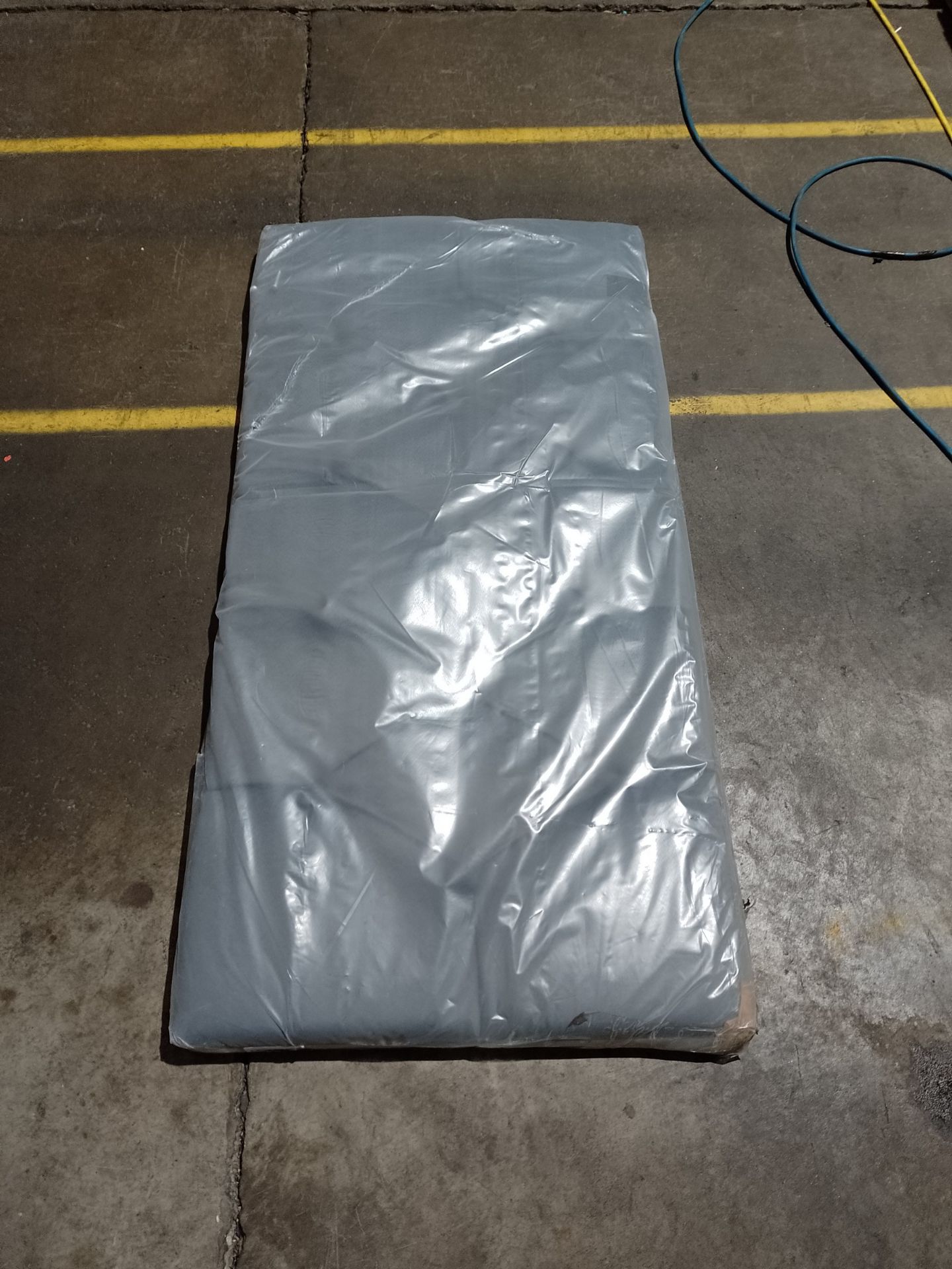 RRP £50 Fireplaces 4 Life Sydney Plush 24" Headboard (Grey Plush Velvet, 4ft Small Double) - Image 2 of 2