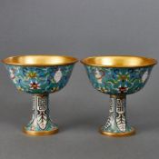 Zwei Cloisonné Fußschalen, China