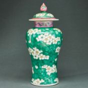 Meiping Deckelvase, China, 20. Jahrhundert