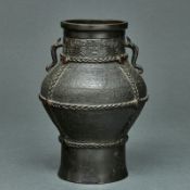 Bronzevase im archaischen Stil, China, wohl Qing-Dynastie 19. Jahrhundert