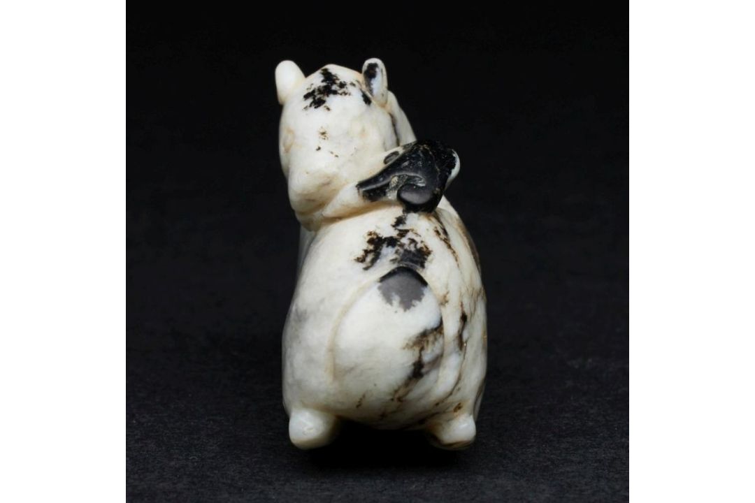 Jadefigur eines ruhenden Tigers, China, wohl Yuan Dynastie - Bild 5 aus 7