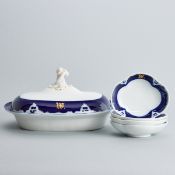 1 Deckelterrine und 4 Schälchen, kobaltblauer Fond: Monogramm W. Meissen 1850-1924.