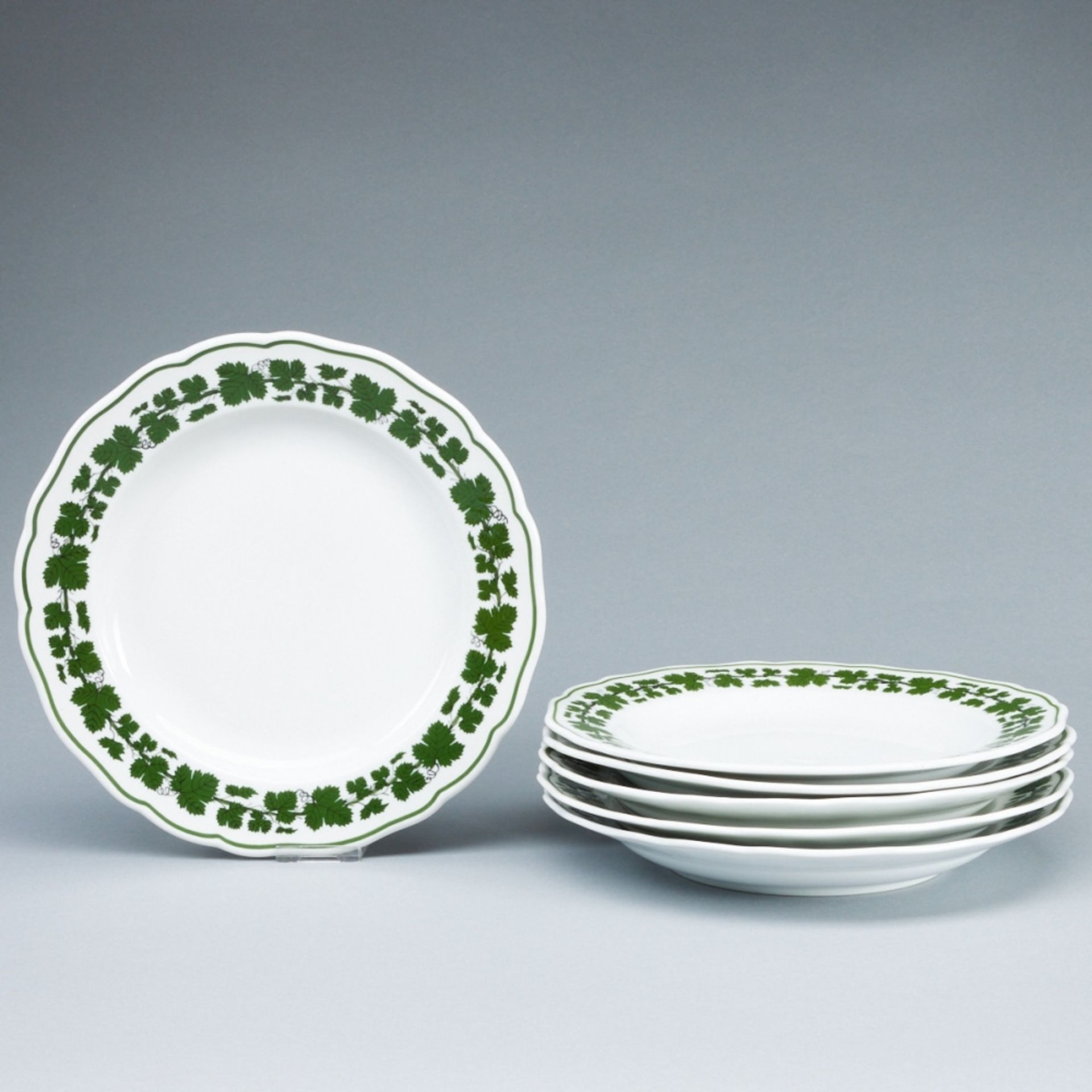 6 Speiseteller - Weinlaub. Meissen 1850-1980.