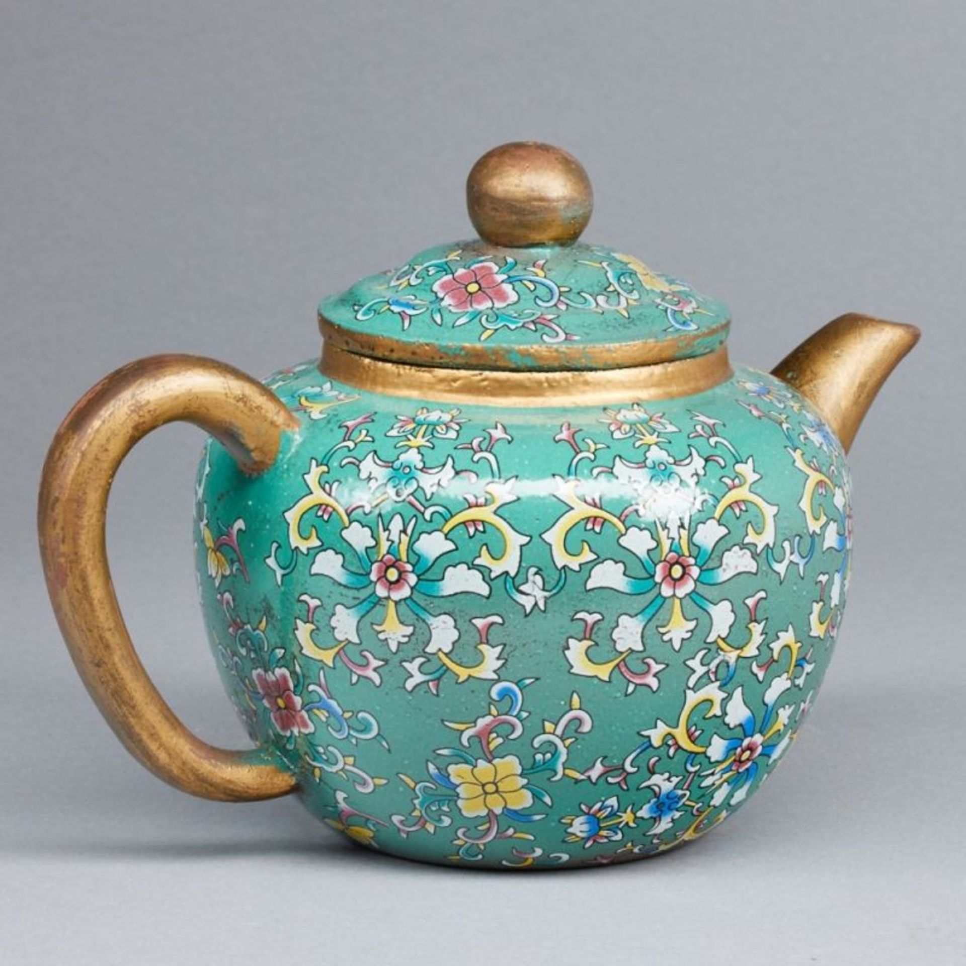Teekanne mit floralem Dekor, China, Qing Dynastie. - Bild 2 aus 3