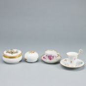 2 unterschiedliche Deckeldosen und 2 unterschiedliche Mokkatassen. KPM Berlin und Meissen.