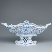 Ovaler Tafelaufsatz mit durchbrochener Wandung - Zwiebelmuster. Porzellanfabrik Ernst Teichert, Meis