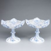 2 hohe Tazzen / Tafelaufsätze - Zwiebelmuster. Meißner Ofen- und Porzellanfabrik AG, vorm. C. Teiche