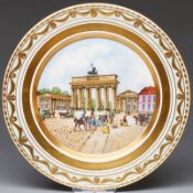 Ansichtenteller Kurland - Berlin, Brandenburger Tor. KPM, Berlin 1962-1992.