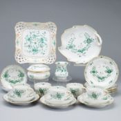 21 Teile eines Mokkaservices - Indische Malerei 2 mit Kante und Indische Malerei mit Goldpunkten. Me