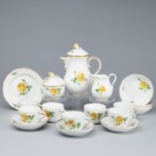 16tlg. Mokkaservice für Personen - Gelbe Rose und 1 Mokkatasse Blume. Meissen 1951-1970.