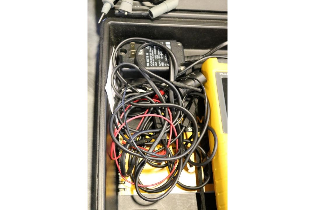 Fluke 123 Scope Meter in Case with Accessories - Image 5 of 7