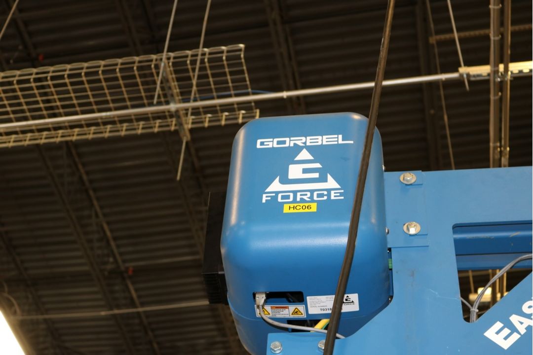 Gorbel GFOrce Electric Easy Arm Swivel Lift 150 lb Capacity W/ Battery Lifting Attachements - Image 3 of 10