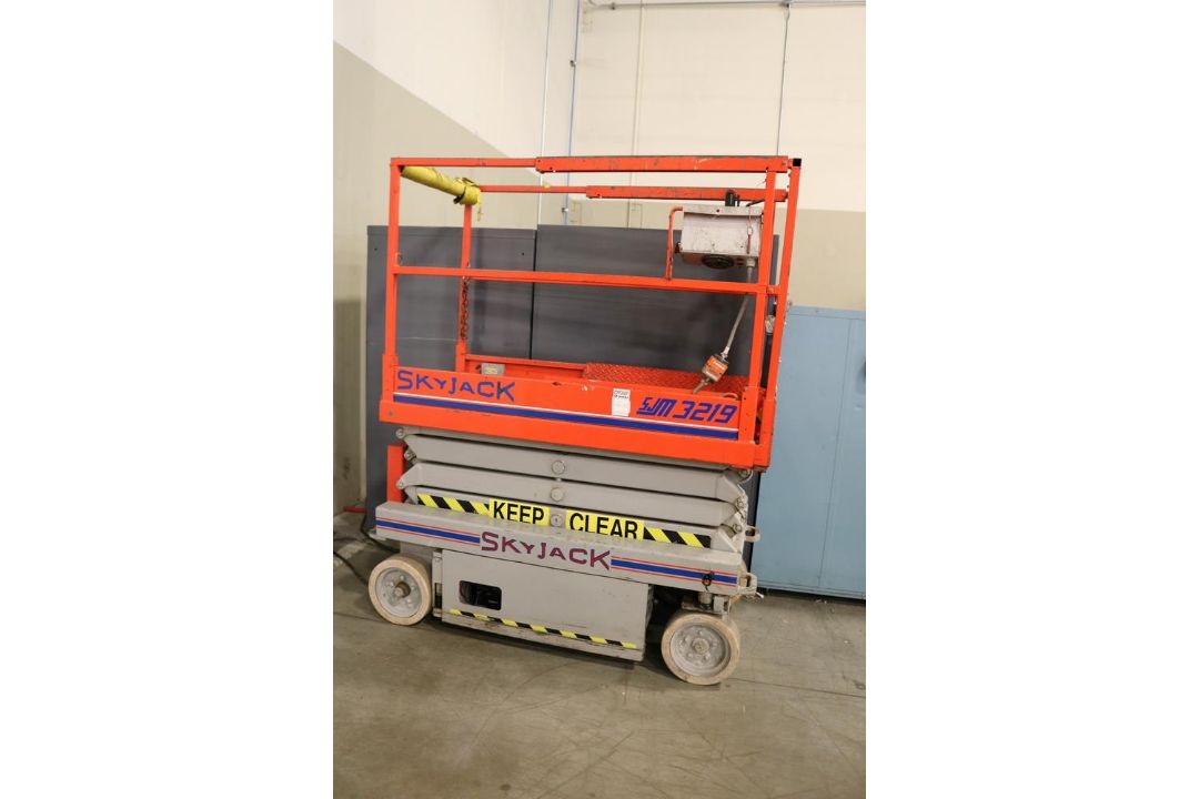 Sky Jack SJM 3219 Scissor Lift Needs Battery Checked - Image 1 of 4