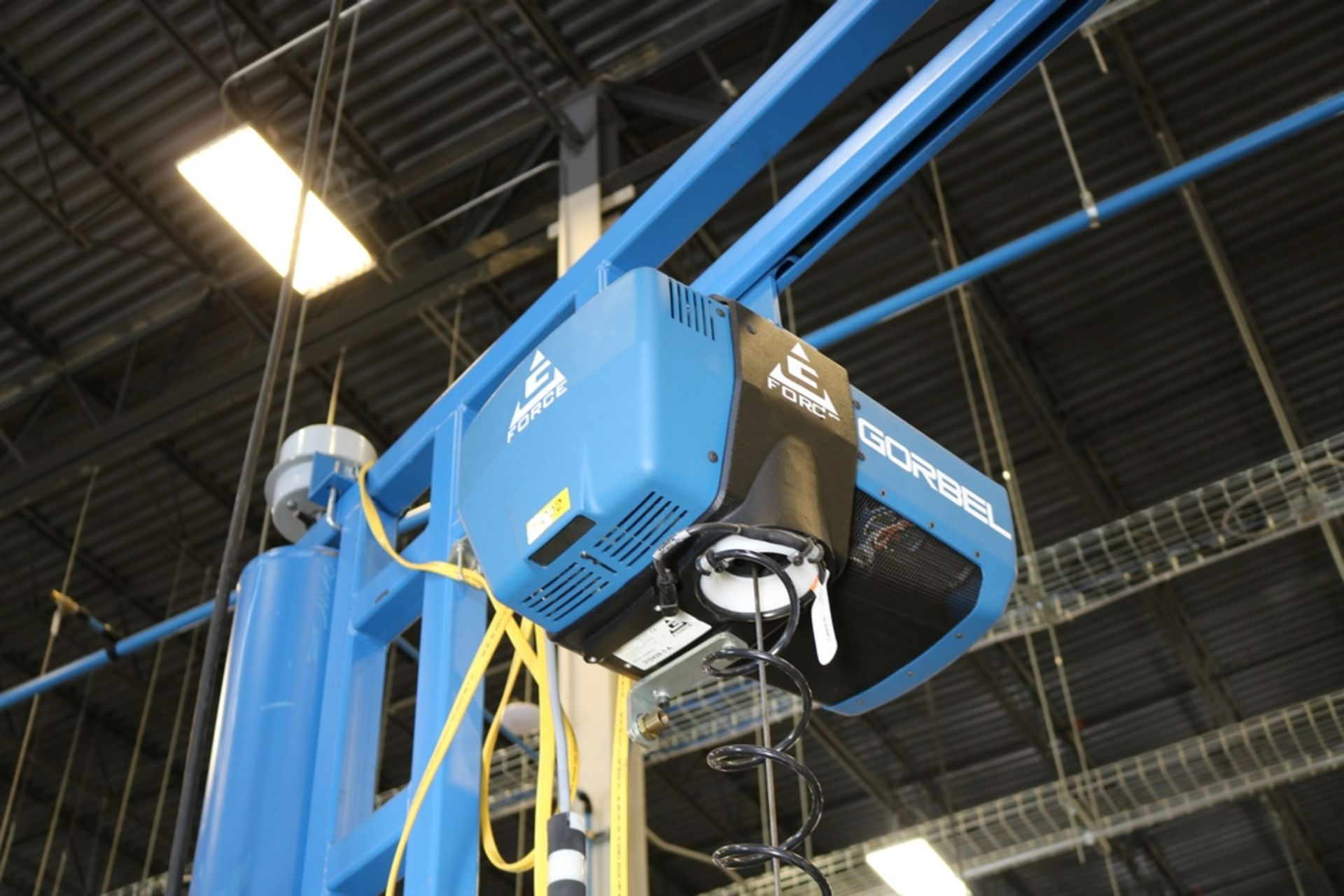Gorbel 500 lb Capacity Electric Lift Set Up For Battery Lifting Swivel Base w/ Battery Lift - Image 3 of 9