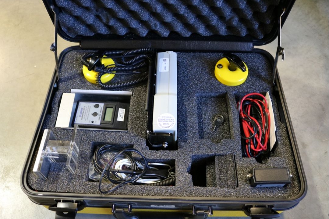 Desco ESD Survey Kit Model 19000 S/N 0320003 - Image 3 of 9
