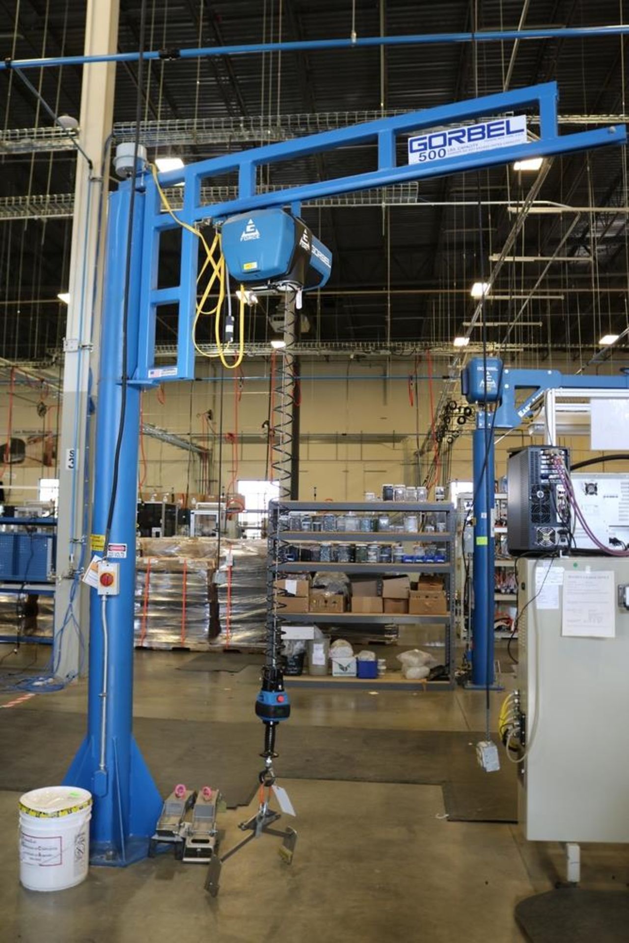 Gorbel 500 lb Capacity Electric Lift Set Up For Battery Lifting Swivel Base w/ Battery Lift