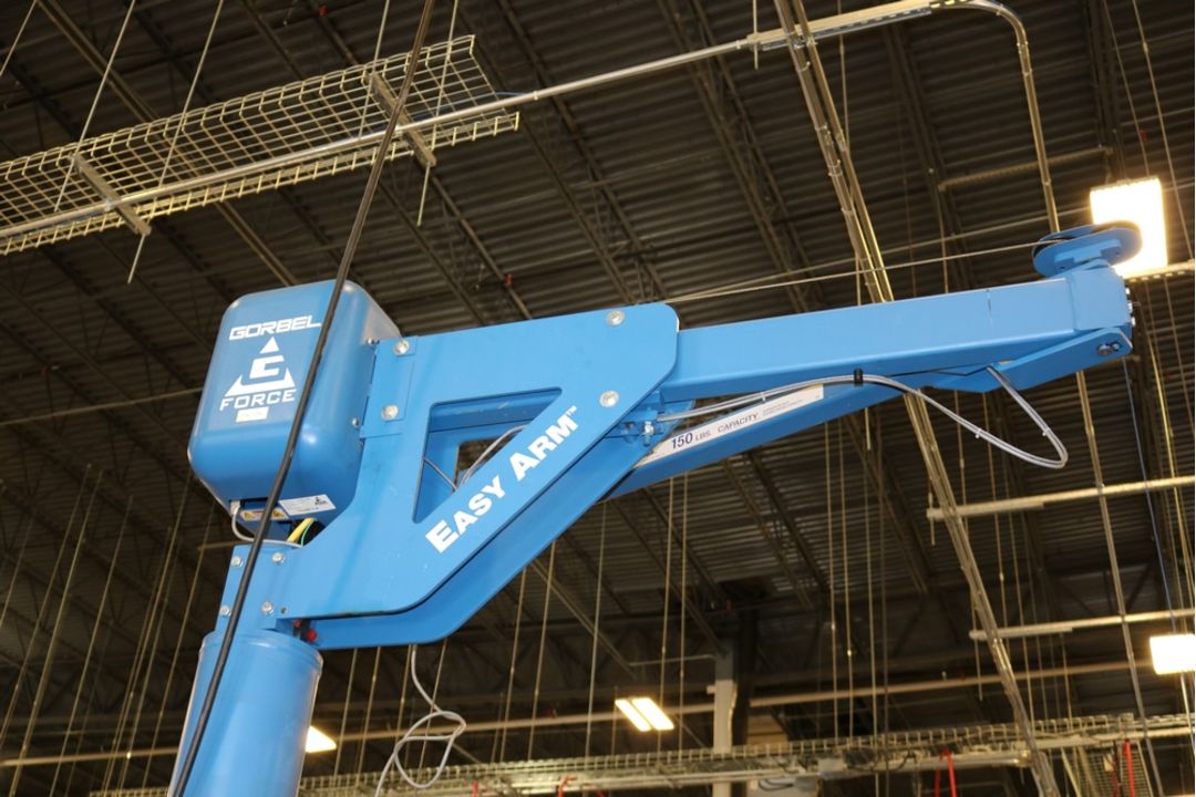 Gorbel GFOrce Electric Easy Arm Swivel Lift 150 lb Capacity W/ Battery Lifting Attachements - Image 2 of 10