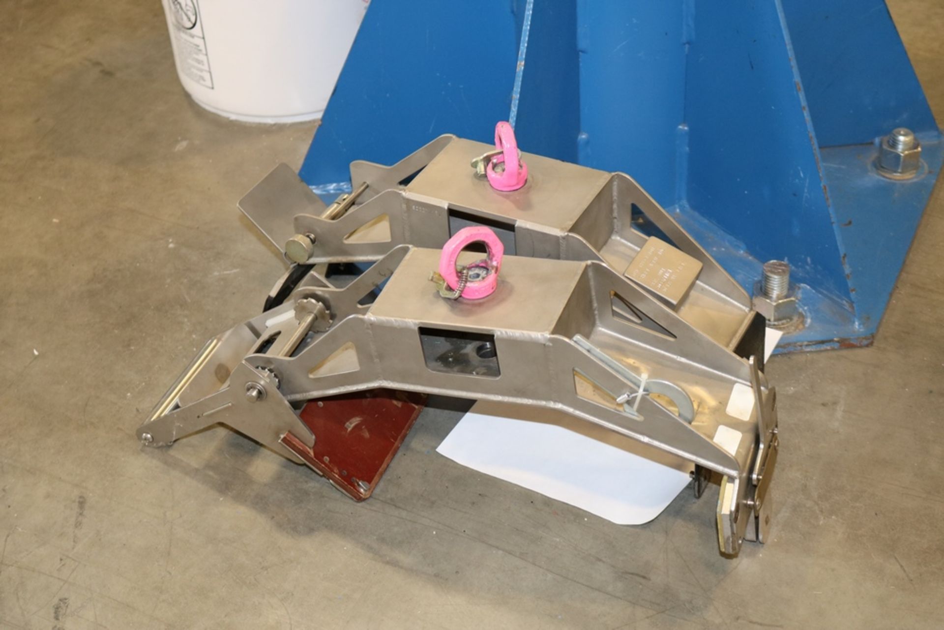 Gorbel 500 lb Capacity Electric Lift Set Up For Battery Lifting Swivel Base w/ Battery Lift - Image 6 of 9