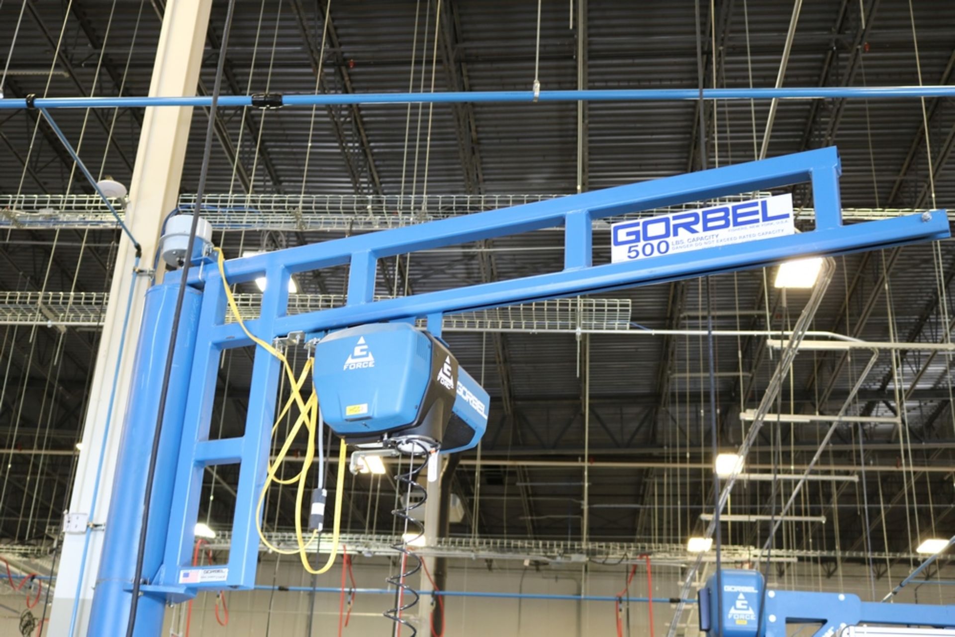 Gorbel 500 lb Capacity Electric Lift Set Up For Battery Lifting Swivel Base w/ Battery Lift - Image 2 of 9